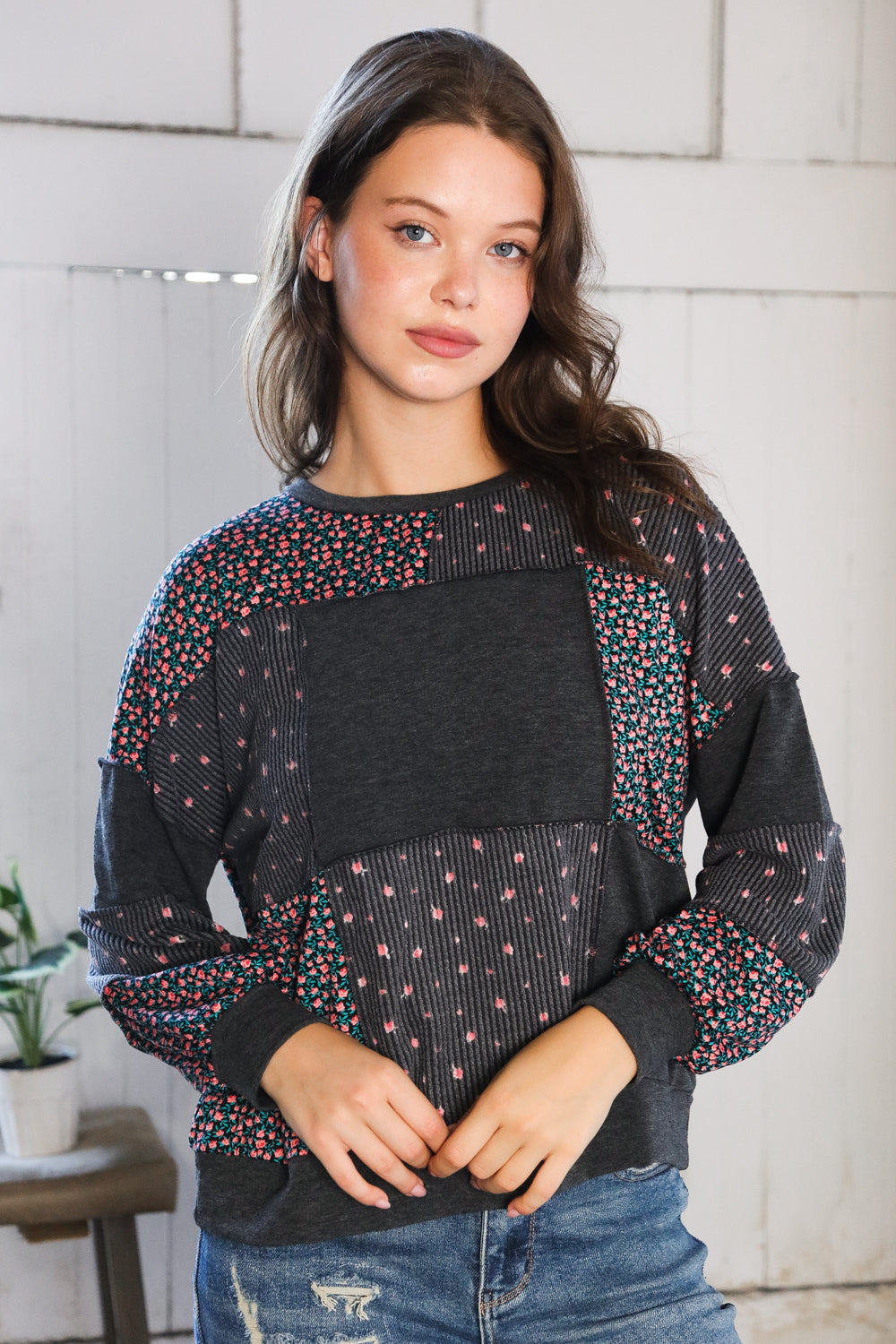 Lazy Daisies Charcoal Pullover    Joy & Country